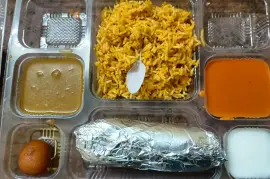 Food In Tarin At Agra Fort railway station 